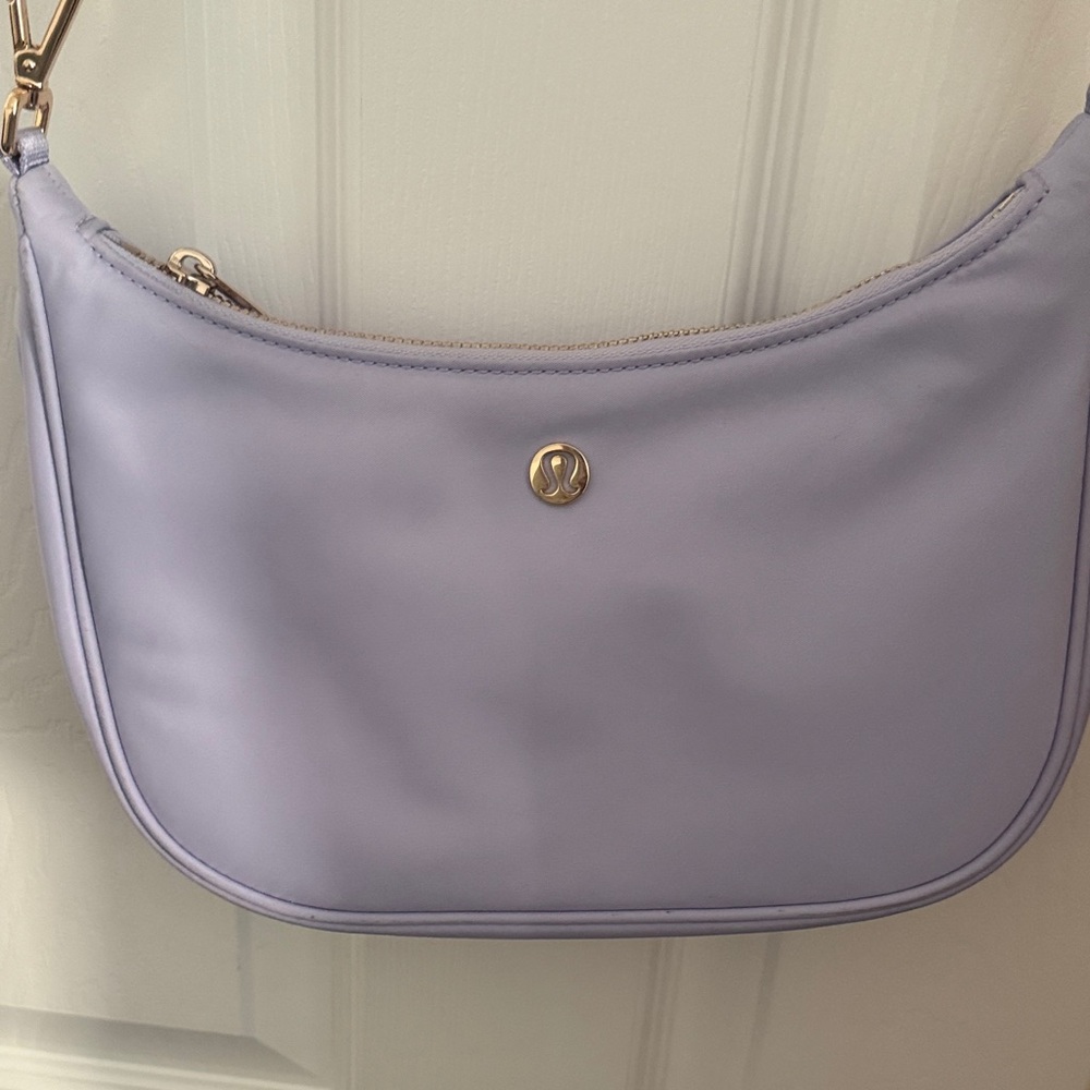 Lululemon City Essentials Small Shoulder Bag 3L - Picture 2 of 5